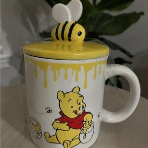 Disney Winnie the Pooh Mug with Bee Lid